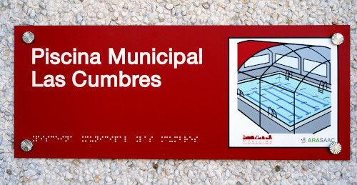 imagen de la placa de un pictograma instalada por Tenyus en la ciudad de Móstoles